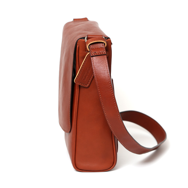 メッセンジャーバッグ 革 ショルダーバッグ レザー おしゃれ 丈夫 コンパクト 本革 メンズ 鞄 コンパクト ブラウン 茶 茶色 フラップ付き 斜め掛け かばん ギフト ブランド 高級 日本製 ボーデッサン(BEAU DESSIN) PK2943