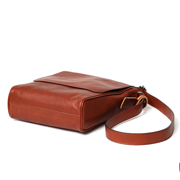 メッセンジャーバッグ 革 ショルダーバッグ レザー おしゃれ 丈夫 コンパクト 本革 メンズ 鞄 コンパクト ブラウン 茶 茶色 フラップ付き 斜め掛け かばん ギフト ブランド 高級 日本製 ボーデッサン(BEAU DESSIN) PK2943