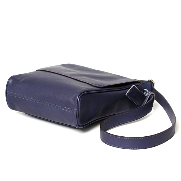 メッセンジャーバッグ 革 ショルダーバッグ レザー おしゃれ 丈夫 コンパクト 本革 メンズ 鞄 コンパクト ブルー ネイビー 青色 フラップ付き 斜め掛け かばん ギフト ブランド 高級 日本製 ボーデッサン(BEAU DESSIN) PK2943