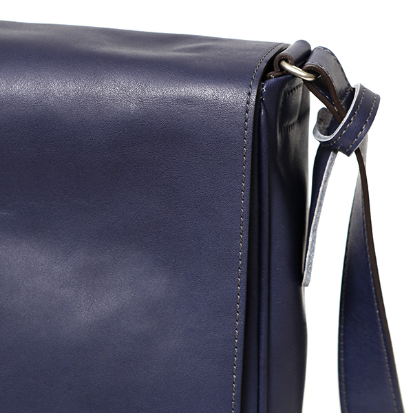 メッセンジャーバッグ 革 ショルダーバッグ レザー おしゃれ 丈夫 コンパクト 本革 メンズ 鞄 コンパクト ブルー ネイビー 青色 フラップ付き 斜め掛け かばん ギフト ブランド 高級 日本製 ボーデッサン(BEAU DESSIN) PK2943