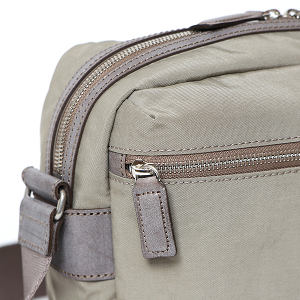 ショルダーバッグ ナイロン 軽い メンズ 大容量 A5 おしゃれ 日本製 シンプル コンパクト カジュアル ベージュ 肌色 斜めがけ ボディバッグ レザー 国産 男性 女性 ギフト ブランド ボーデッサン(BEAU DESSIN) ZC1827