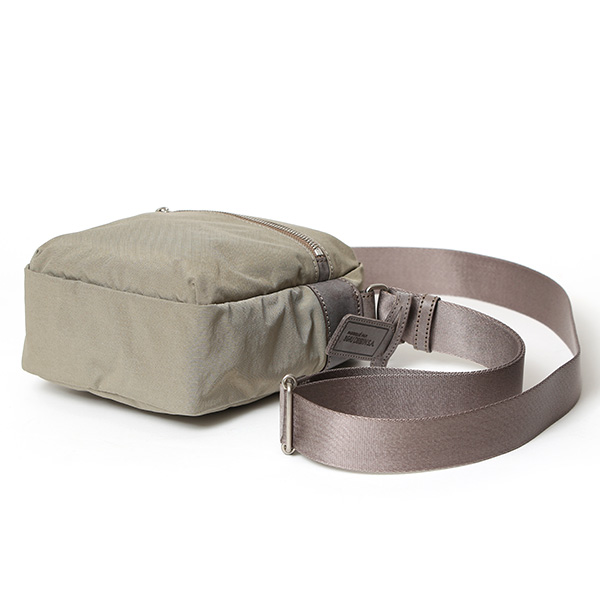 ミニショルダー バッグ 縦型 レディース メンズ ナイロン サコッシュ 軽量 斜め掛け バッグ 小さめ 革 鞄 ベージュ 肌色 ショルダーバッグ 男女兼用 スマホポーチ ギフト ブランド 日本製 ボーデッサン(BEAU DESSIN) ZC2929