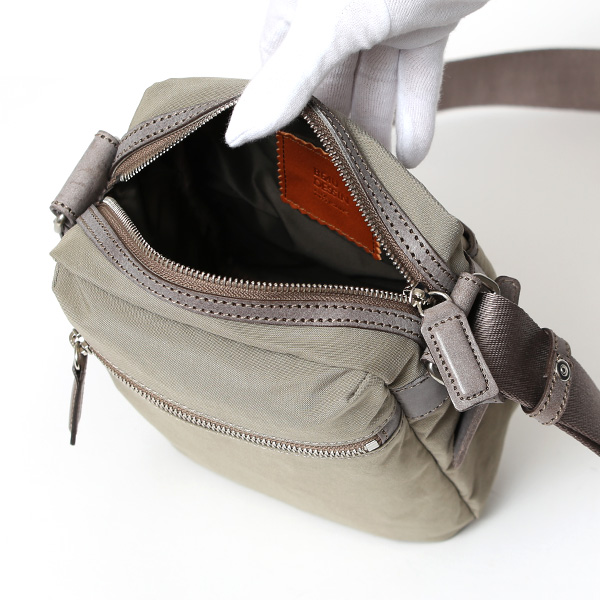ミニショルダー バッグ 縦型 レディース メンズ ナイロン サコッシュ 軽量 斜め掛け バッグ 小さめ 革 鞄 ベージュ 肌色 ショルダーバッグ 男女兼用 スマホポーチ ギフト ブランド 日本製 ボーデッサン(BEAU DESSIN) ZC2929