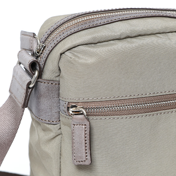 ミニショルダー バッグ 縦型 レディース メンズ ナイロン サコッシュ 軽量 斜め掛け バッグ 小さめ 革 鞄 ベージュ 肌色 ショルダーバッグ 男女兼用 スマホポーチ ギフト ブランド 日本製 ボーデッサン(BEAU DESSIN) ZC2929