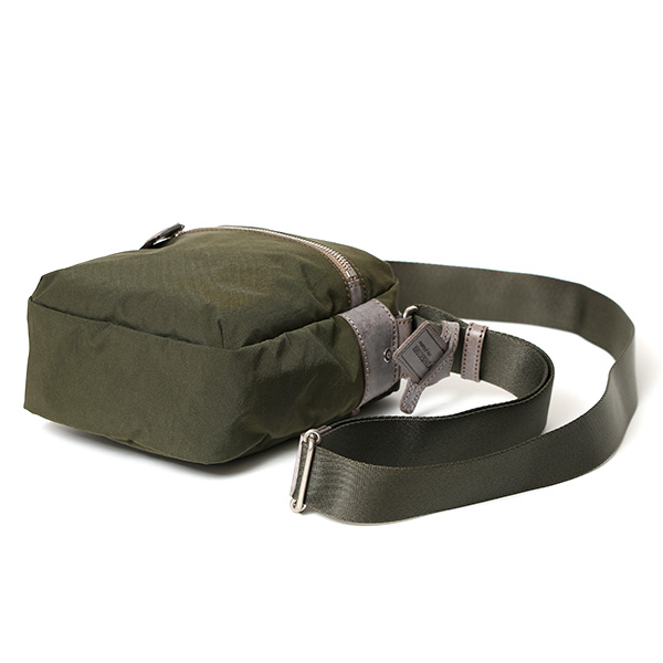 ミニショルダー バッグ 縦型 レディース メンズ ナイロン サコッシュ 軽量 斜め掛け バッグ 小さめ 革 鞄 グリーン 緑色 ショルダーバッグ 男女兼用 スマホポーチ ギフト ブランド 日本製 ボーデッサン(BEAU DESSIN) ZC2929