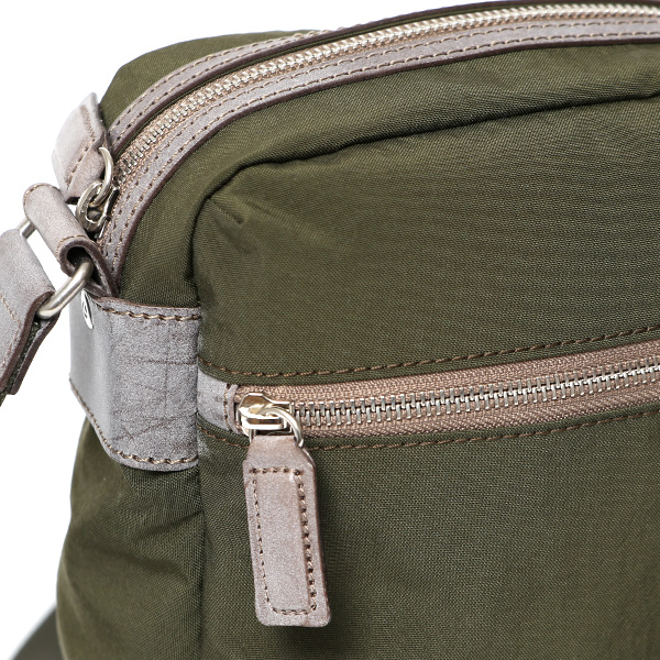 ミニショルダー バッグ 縦型 レディース メンズ ナイロン サコッシュ 軽量 斜め掛け バッグ 小さめ 革 鞄 グリーン 緑色 ショルダーバッグ 男女兼用 スマホポーチ ギフト ブランド 日本製 ボーデッサン(BEAU DESSIN) ZC2929