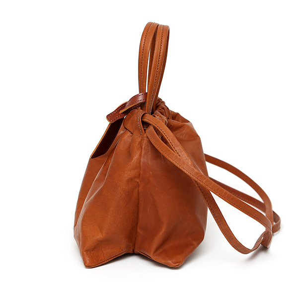  巾着バッグ 本革 メンズ レディース レザー ミニ ショルダーバッグ キャメル ブラウン 茶 茶色 巾着ポーチ 肩掛け 小さめ 経年変化 エイジング シンプル おしゃれ 小振り 高級感 巾着型 日本製 ブランド BEAU DESSIN ボーデッサン