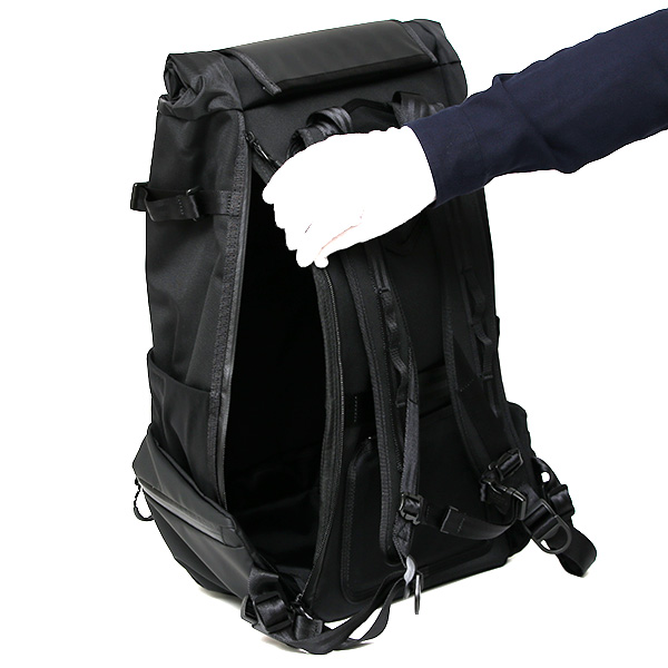 リュック ビジネスリュック バックパック 大容量 16インチPC収納可能 A3サイズ 防水 アウトドア おしゃれ ブラック 黒 黒色 かっこいい ロールトップ 自転車 旅行 高級 ブランド NOMAD30+ ベルーフバゲージ(beruf baggage)