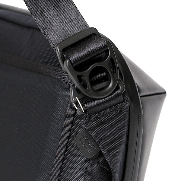 beruf baggage ショルダーバッグ メンズ 本革 防水レザー 日本製 ブラック 黒 黒色 スリングバッグ ボディーバッグ レディース 斜め掛け 大容量 ペットボトル 折り畳み傘 収納可能 自転車 ベルーフバゲージ URBAN EXPLORER 6.0 brf-GR21-WPL