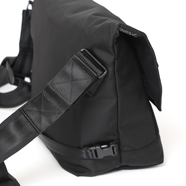 beruf baggage メッセンジャーバッグ メンズ 16L 防水 日本製 ショルダーバッグ ブラック 黒 黒色 15インチ PC収納可能 エアーバリスティックナイロン 自転車 通勤 リフレクター 斜め掛け フラップ ベルーフバゲージ HOBO 16 brf-CF33-BTX