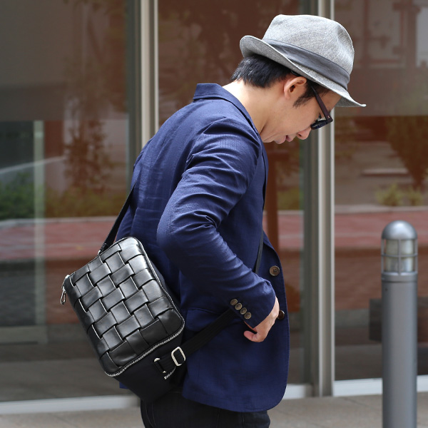 カメラバッグ 一眼レフ ショルダー 女子 ブラック 黒 黒色 メンズ レディース おしゃれ 日本製 ブランド ショルダーバッグ ボディーバッグ ミニ 肩掛け 斜めがけ 鞄 カバン CARRYNEST(キャリーネスト)