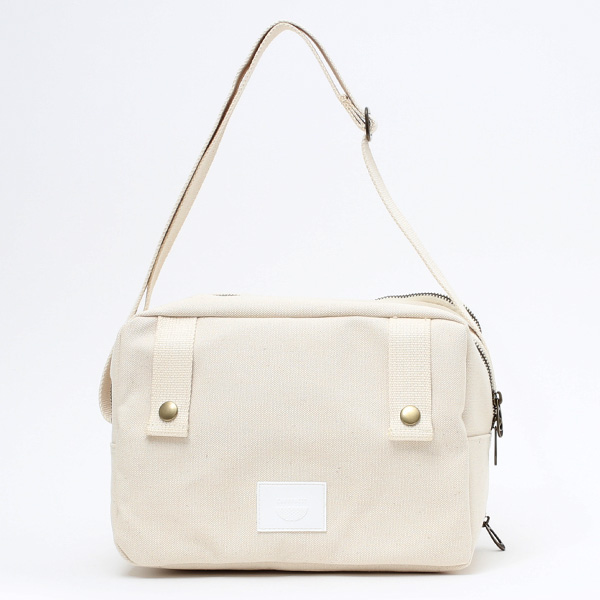 カメラバッグ 一眼レフ ショルダー 女子 ホワイト 白色 メンズ レディース おしゃれ 日本製 ブランド ショルダーバッグ ボディーバッグ ミニ 肩掛け 斜めがけ 鞄 カバン CARRYNEST(キャリーネスト)