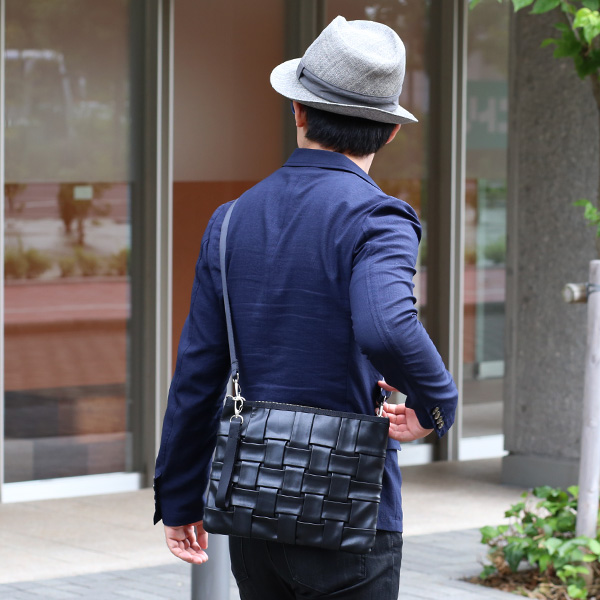 サコッシュ メンズ レディース クラッチバッグ 日本製 ブランド レザー 本革 軽量 ブラック 黒 黒色 ショルダーバッグ おしゃれ かわいい 大人 女子 セカンドバッグ キレイめ TABLET NEST CARRYNEST(キャリーネスト)