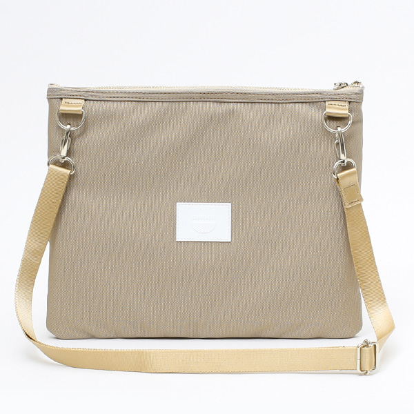 サコッシュ メンズ レディース クラッチバッグ 日本製 ブランド レザー 本革 軽量 ベージュ 肌色 ショルダーバッグ おしゃれ かわいい 大人 女子 セカンドバッグ キレイめ TABLET NEST CARRYNEST(キャリーネスト)