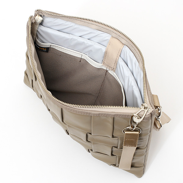 サコッシュ メンズ レディース クラッチバッグ 日本製 ブランド レザー 本革 軽量 ベージュ 肌色 ショルダーバッグ おしゃれ かわいい 大人 女子 セカンドバッグ キレイめ TABLET NEST CARRYNEST(キャリーネスト)