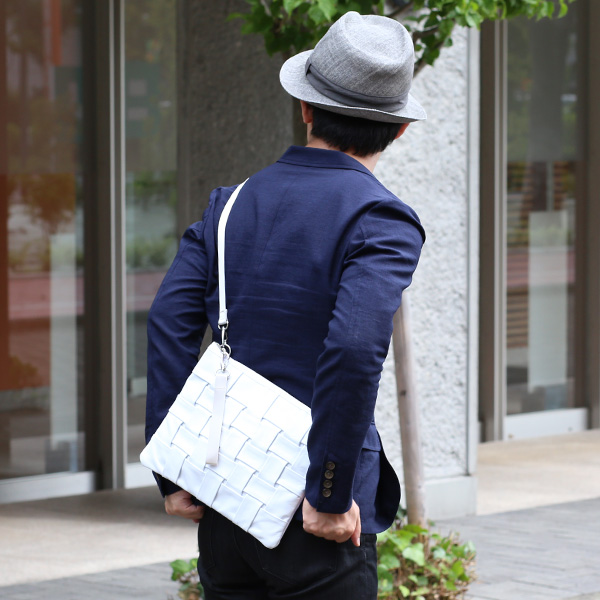 サコッシュ メンズ レディース クラッチバッグ 日本製 ブランド レザー 本革 軽量 ホワイト 白色 ショルダーバッグ おしゃれ かわいい 大人 女子 セカンドバッグ キレイめ TABLET NEST CARRYNEST(キャリーネスト)