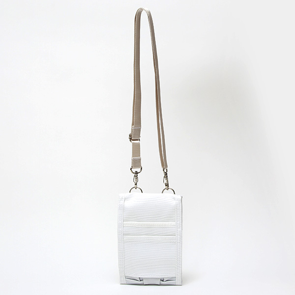 パスポートケース ポーチ ネックポーチ 旅行 バッグ ショルダー マルチケース おしゃれ 薄型 軽量 鞄 ホワイト 白色 ネックウォレット 小さめ ナイロン 革 日本製 ブランド PASSPORT NEST CARRYNEST(キャリーネスト)