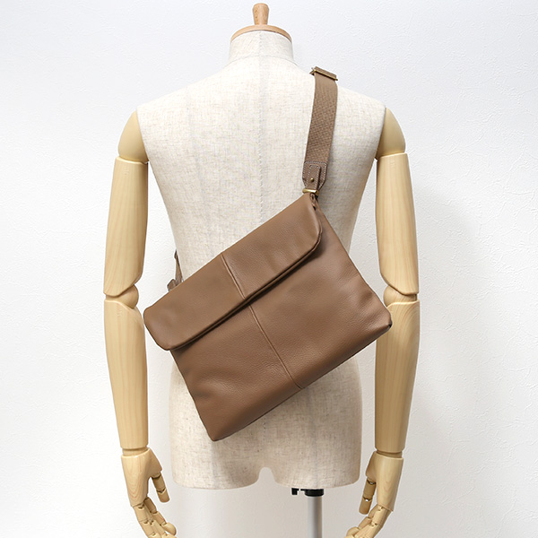  クラッチバッグ メンズ レザー 本革 日本 ブランド ベージュ 肌色 レディース セカンドバッグ 大容量 鞄 大きい カバン 手持ち 小さい ミニ おしゃれ 大人 キレイめ fetia(フェティア) ライロアシリーズ(Rairoa Series)