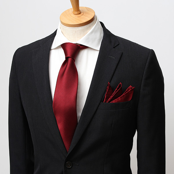  ポケットチーフ 日本製 ハンドロール 手縫い シルク100％ 無地 レッド ワイン 赤色 ポケットスクエア ビジネス 仕事 フォーマル 結婚式 披露宴 パーティー 男性 メンズ 高級 プレゼント ギフト 30代 40代 50代 60代 フランコ スパダ Franco Spada