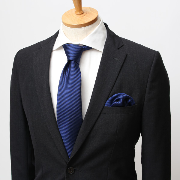  ポケットチーフ 日本製 ハンドロール 手縫い シルク100％ 無地 ブルー ネイビー 青色 ポケットスクエア ビジネス 仕事 フォーマル 結婚式 披露宴 パーティー 男性 メンズ 高級 プレゼント ギフト 30代 40代 50代 60代 フランコ スパダ Franco Spada