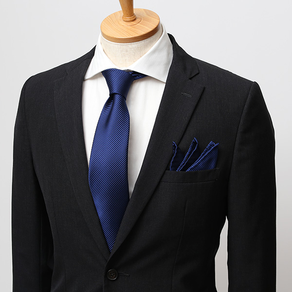  ポケットチーフ 日本製 ハンドロール 手縫い シルク100％ 無地 ブルー ネイビー 青色 ポケットスクエア ビジネス 仕事 フォーマル 結婚式 披露宴 パーティー 男性 メンズ 高級 プレゼント ギフト 30代 40代 50代 60代 フランコ スパダ Franco Spada