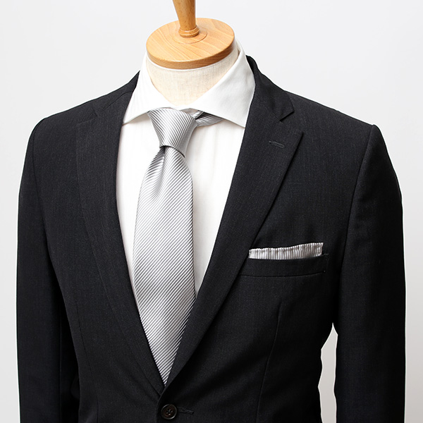  ポケットチーフ 日本製 ハンドロール 手縫い シルク100％ 無地 シルバー 銀色 ポケットスクエア ビジネス 仕事 フォーマル 結婚式 披露宴 パーティー 男性 メンズ 高級 プレゼント ギフト 30代 40代 50代 60代 フランコ スパダ Franco Spada