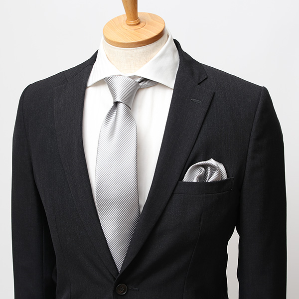  ポケットチーフ 日本製 ハンドロール 手縫い シルク100％ 無地 シルバー 銀色 ポケットスクエア ビジネス 仕事 フォーマル 結婚式 披露宴 パーティー 男性 メンズ 高級 プレゼント ギフト 30代 40代 50代 60代 フランコ スパダ Franco Spada