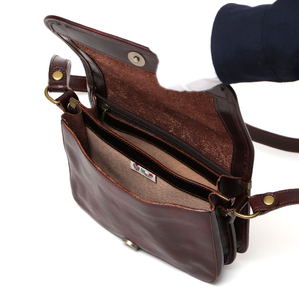 ショルダーバッグ レディース メンズ 本革 斜め掛け 軽い コンパクト 小さめ かわいい 軽量 クラシック ダークブラウン ブラウン 茶 茶色 小ぶり カジュアル レトロ プレゼント おしゃれ ギフト イタリア ブランド I MEDICI(イ メディチ) 3600