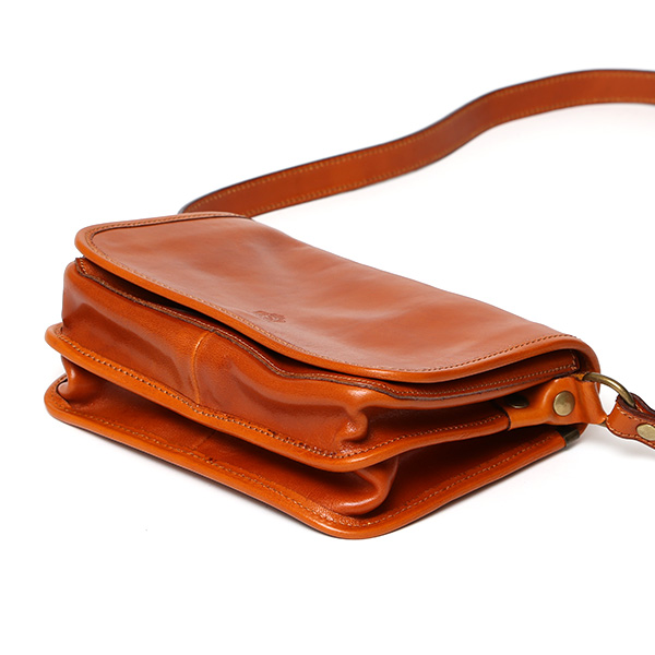 ショルダーバッグ レディース メンズ 本革 斜め掛け 軽い コンパクト 小さめ かわいい 軽量 クラシック キャメル ブラウン 茶 茶色 小ぶり カジュアル レトロ プレゼント おしゃれ ギフト イタリア ブランド I MEDICI(イ メディチ) 3600