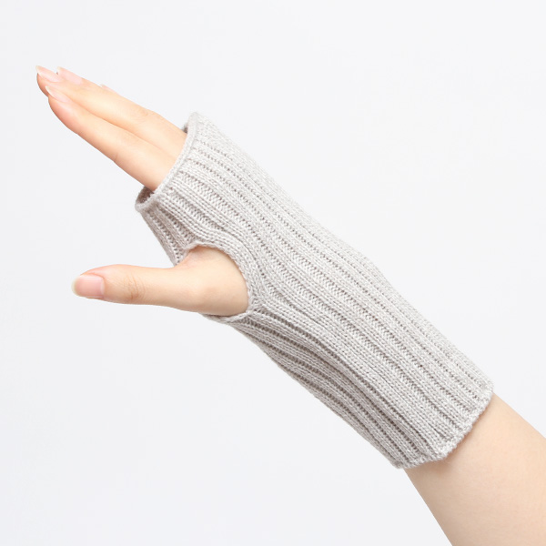 アームウォーマー ニット ショート 手袋 手首 かわいい おしゃれ アームカバー 短め レディース 冬 防寒 ライトグレー グレー グレイ 灰色 指なし手袋 ハンドウォーマー 保温 暖かい オフィス スマホ 無地 軽い 日本製 ブランド クロダ(KURODA)