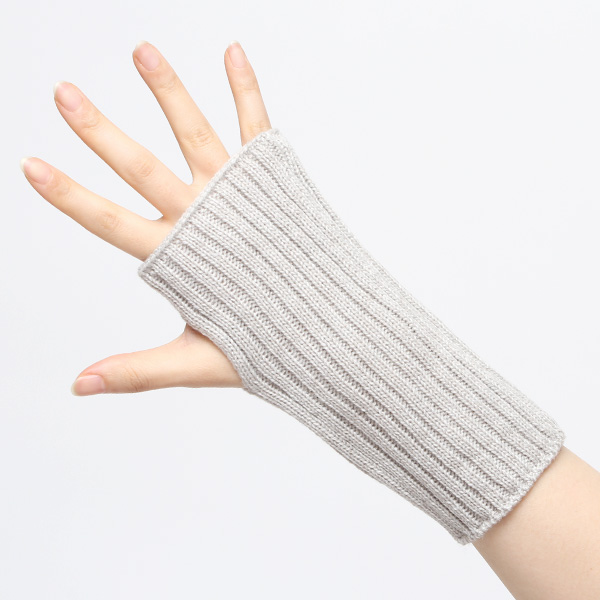アームウォーマー ニット ショート 手袋 手首 かわいい おしゃれ アームカバー 短め レディース 冬 防寒 ライトグレー グレー グレイ 灰色 指なし手袋 ハンドウォーマー 保温 暖かい オフィス スマホ 無地 軽い 日本製 ブランド クロダ(KURODA)