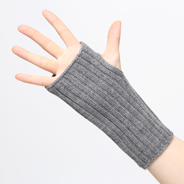 アームウォーマー ニット ショート 手袋 手首 かわいい おしゃれ アームカバー 短め レディース 冬 防寒 グレー グレイ 灰色 指なし手袋 ハンドウォーマー 保温 暖かい オフィス スマホ 無地 軽い 日本製 ブランド クロダ(KURODA)
