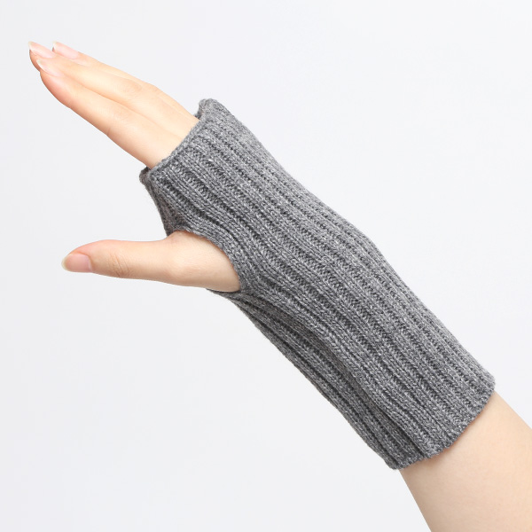 アームウォーマー ニット ショート 手袋 手首 かわいい おしゃれ アームカバー 短め レディース 冬 防寒 グレー グレイ 灰色 指なし手袋 ハンドウォーマー 保温 暖かい オフィス スマホ 無地 軽い 日本製 ブランド クロダ(KURODA)