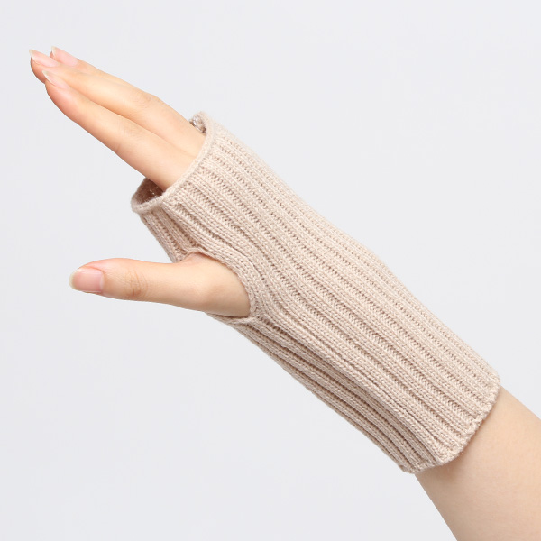  アームウォーマー ニット ショート 手袋 手首 かわいい おしゃれ アームカバー 短め レディース 冬 防寒 ベージュ 肌色 指なし手袋 ハンドウォーマー 保温 暖かい オフィス スマホ 無地 軽い 日本製 ブランド クロダ(KURODA)
