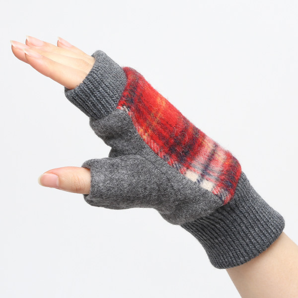 ハンドウォーマー レディース チェック柄 指なし手袋 裏ボア タータンチェック 指ぬき 手袋 防寒 冬 柄 レッド ワイン 赤色 ジャージ 保温 おしゃれ グローブ 女性 スマホ手袋 チェック かわいい 指あき てぶくろ クロダ(KURODA)