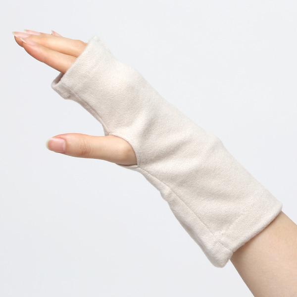 手袋 リストウォーマー 指なし レディース メンズ ハンドウォーマー 日本製 やわらか 手袋 スマホ 薄手 ベージュ 肌色 無地 保温 抗菌 防寒 リストバンド 温活 短め プレゼント ギフト ユニセックス グローブ クロダ(KURODA)