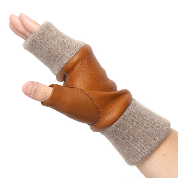  手袋 メンズ 本革 カシミヤ裏地 フィンガーレス 防寒 革手袋 日本製 ブランド キャメル ブラウン 茶 茶色 スマホ タッチパネル 操作可能 男性 通勤 ビジネス プレゼント 化粧箱付き おしゃれ 高級 KURODA(クロダ)