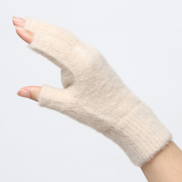  手袋 レディース ナイロンソフトヤーン素材 防寒 暖かい 柔らかい 肌触り ベージュ 肌色 タッチパネル スマホ操作可能 日本企画 ブランド 付け心地 良い 滑らか 履き心地 女性 KURODA(クロダ)