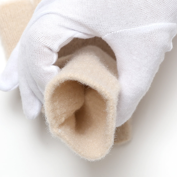  手袋 レディース ナイロンソフトヤーン素材 防寒 暖かい 柔らかい 肌触り ベージュ 肌色 タッチパネル スマホ操作可能 日本企画 ブランド 付け心地 良い 滑らか 履き心地 女性 KURODA(クロダ)