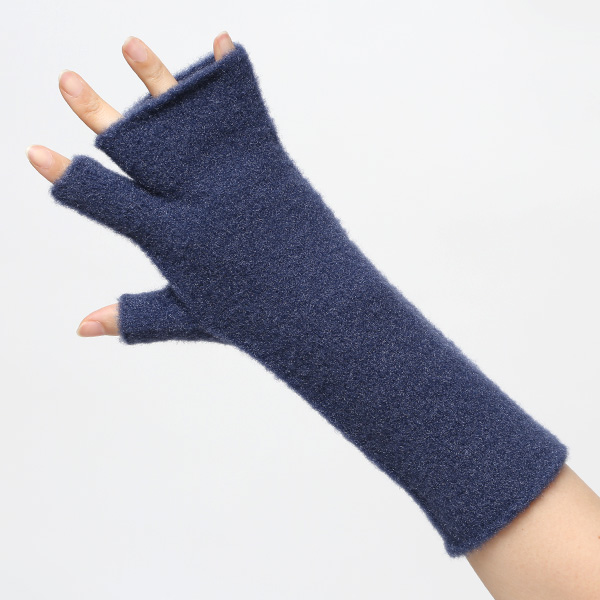 手袋 レディース ナイロンソフトヤーン素材 防寒 暖かい 柔らかい 肌触り ミドル丈 ブルー ネイビー 青色 タッチパネル スマホ操作可能 ロング丈 日本企画 ブランド 付け心地 良い 滑らか 履き心地 KURODA(クロダ)
