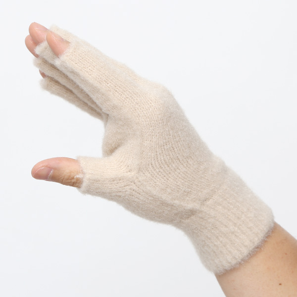 手袋 メンズ ナイロンソフトヤーン素材 防寒 暖かい 柔らかい 肌触り ベージュ 肌色 タッチパネル スマホ操作可能 日本企画 ブランド 男性 付け心地 良い 滑らか 履き心地 KURODA(クロダ)