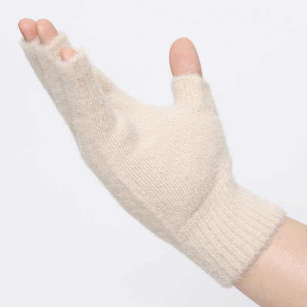 手袋 メンズ ナイロンソフトヤーン素材 防寒 暖かい 柔らかい 肌触り ベージュ 肌色 タッチパネル スマホ操作可能 日本企画 ブランド 男性 付け心地 良い 滑らか 履き心地 KURODA(クロダ)