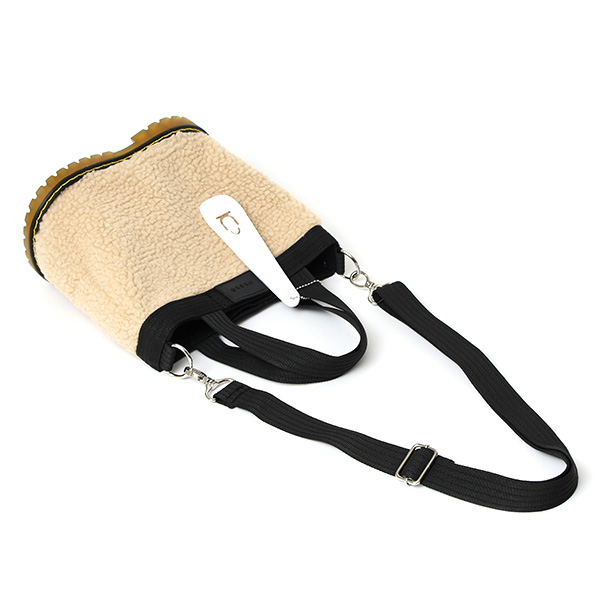 オケル ミニトート ハンドバッグ ボア トートバッグ メンズ 小さめ レディース かばん ショルダーベルト ベージュ 肌色 かわいい 散歩 公園 ゴルフ ジム バッグ シューズ ソール 日本製 ブランド オケル(OKERU)