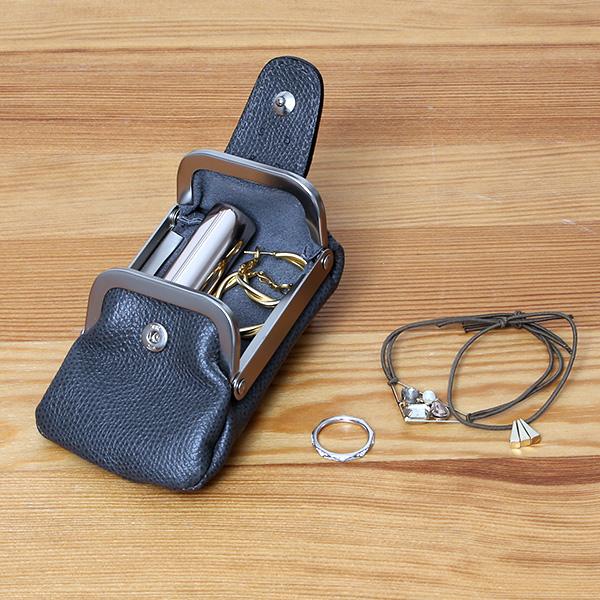  【SOPO】 フランス製高級レザー コインケース 本革 小銭入れ ミニ財布 小さい 財布 ブランド ダークグレー グレー グレイ 灰色 メンズ レディース ユニセックス 小型 アクセサリー入れ 小物入れ 薄型 おしゃれ 日本製 プレゼント 革 レザー ソポ SO51