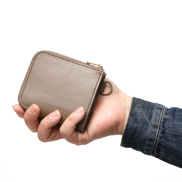  THE WONDER LUST(ワンダーラスト) 日本製 本革 ミニ財布 メンズ ベージュ 肌色 Dカン付き チェーン ネックストラップ 取り付け可能 コンパクト 小銭入れ あり プレゼント ブッテーロ レザー ウォレット 国産 ブランド 二つ折り L字ファスナー