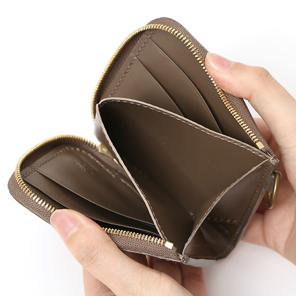  THE WONDER LUST(ワンダーラスト) 日本製 本革 ミニ財布 メンズ ベージュ 肌色 Dカン付き チェーン ネックストラップ 取り付け可能 コンパクト 小銭入れ あり プレゼント ブッテーロ レザー ウォレット 国産 ブランド 二つ折り L字ファスナー