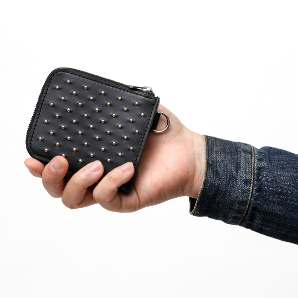  THE WONDER LUST(ワンダーラスト) 日本製 本革 スタッズ ミニ財布 メンズ ブラック 黒 黒色 Dカン付き チェーン ネックストラップ 可能 コンパクト 小銭入れ あり プレゼント ブッテーロ スタンダードリベット レザー ウォレット ブランド