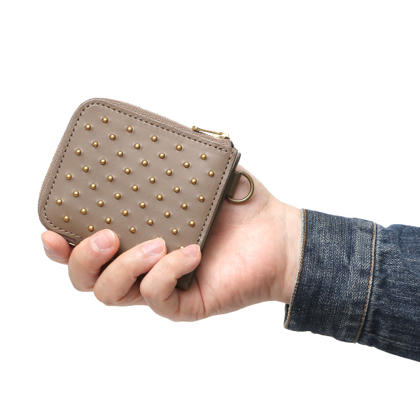  THE WONDER LUST(ワンダーラスト) 日本製 本革 スタッズ ミニ財布 メンズ ベージュ 肌色 Dカン付き チェーン ネックストラップ 可能 コンパクト 小銭入れ あり プレゼント ブッテーロ スタンダードリベット レザー ウォレット ブランド