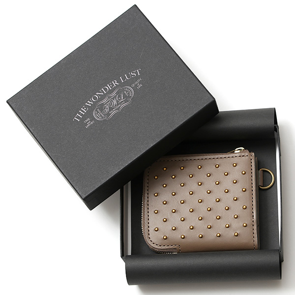 THE WONDER LUST(ワンダーラスト) 日本製 本革 スタッズ ミニ財布 メンズ ベージュ 肌色 Dカン付き チェーン ネックストラップ 可能 コンパクト 小銭入れ あり プレゼント ブッテーロ スタンダードリベット レザー ウォレット ブランド