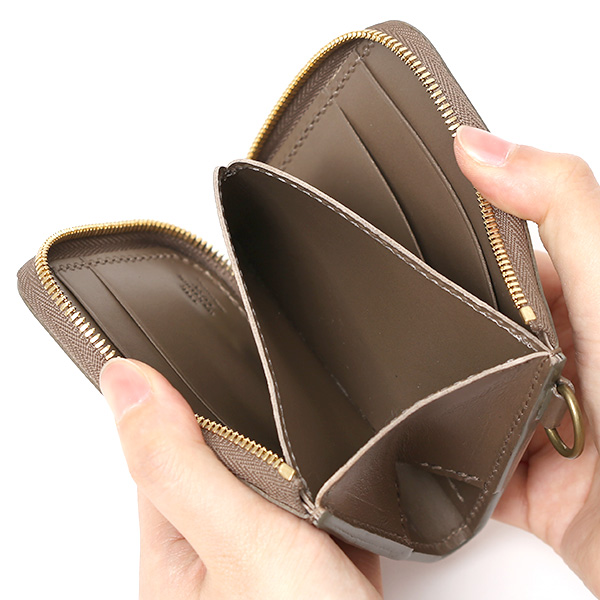  THE WONDER LUST(ワンダーラスト) 日本製 本革 スタッズ ミニ財布 メンズ ベージュ 肌色 Dカン付き チェーン ネックストラップ 可能 コンパクト 小銭入れ あり プレゼント ブッテーロ スタンダードリベット レザー ウォレット ブランド